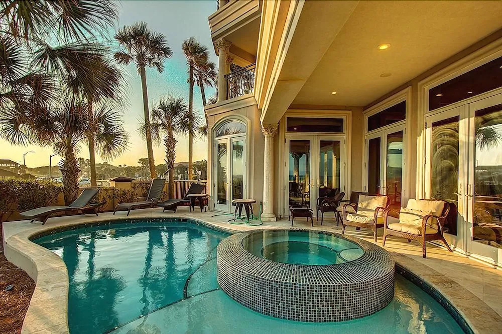 Capitano 7 Bedroom Holiday Home by Five Star Properties
