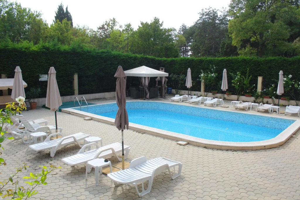 Lovely 1-bedroom apartment with pool, 250 m to the beach