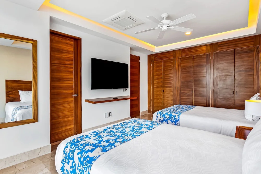 Stunning Oceanfront Apartment With Breathtaking Views and Luxurious Amenities