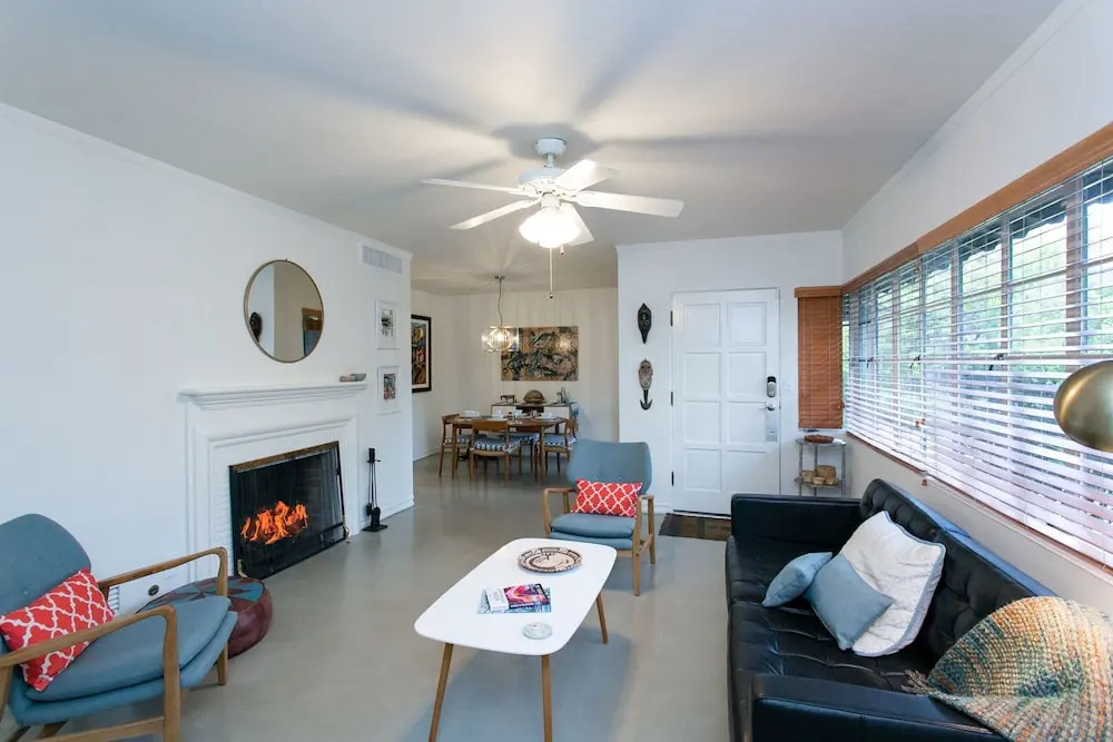 Casa de los Artistas 2 BR by Casago