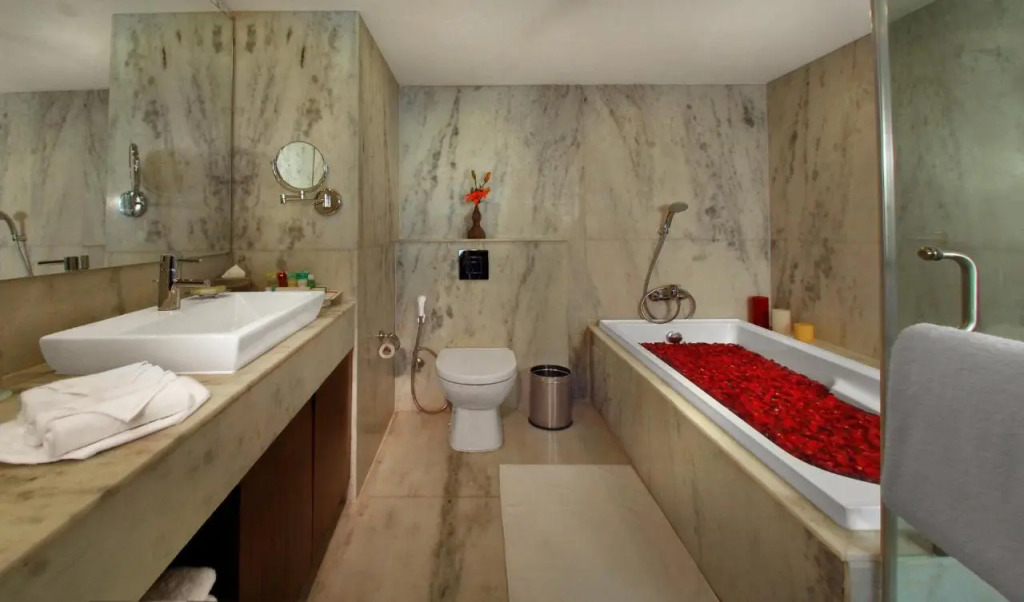 Four Points by Sheraton Hotel & Serviced Apartments, Pune