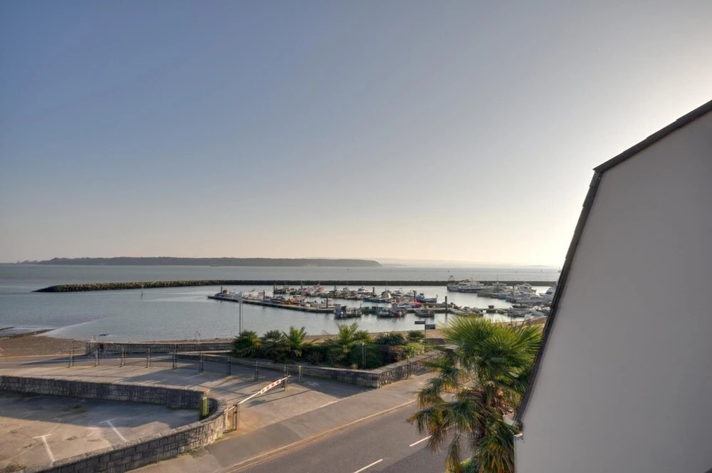 Blue Swell in Poole With 3 Bedrooms and 3 Bathrooms
