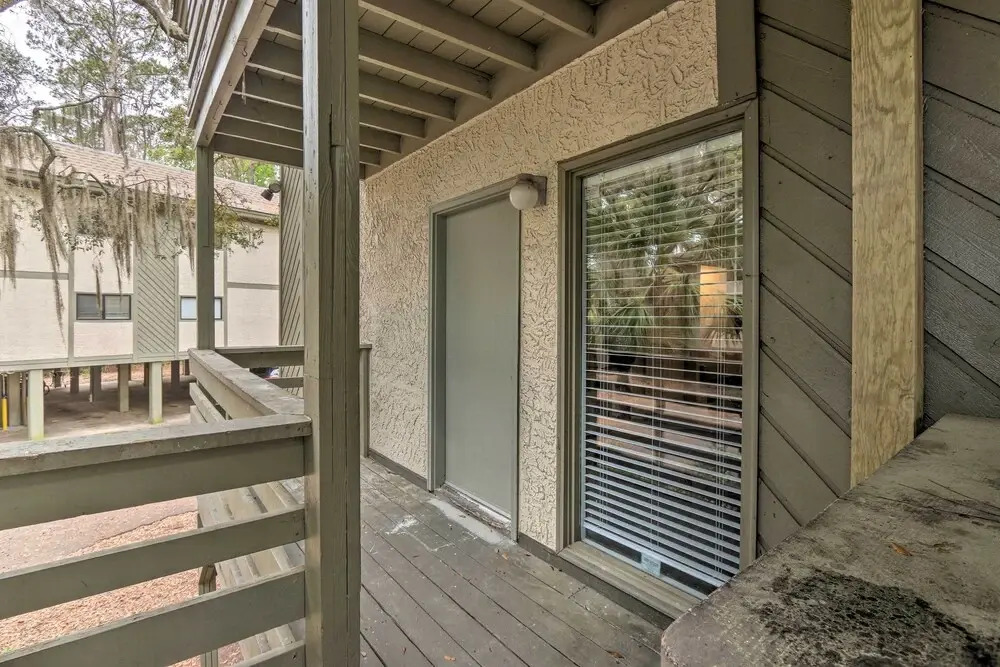 < 1 Mi to Beach: Hilton Head Condo w/ Pool Access!
