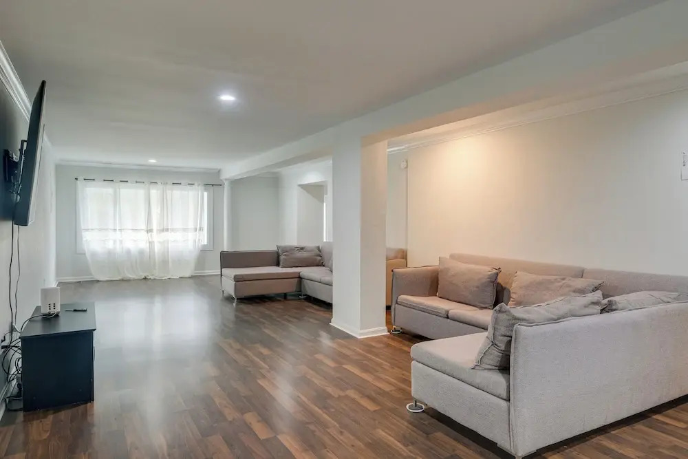 Spacious Triangle Townhome - Near Hiking & Golf!
