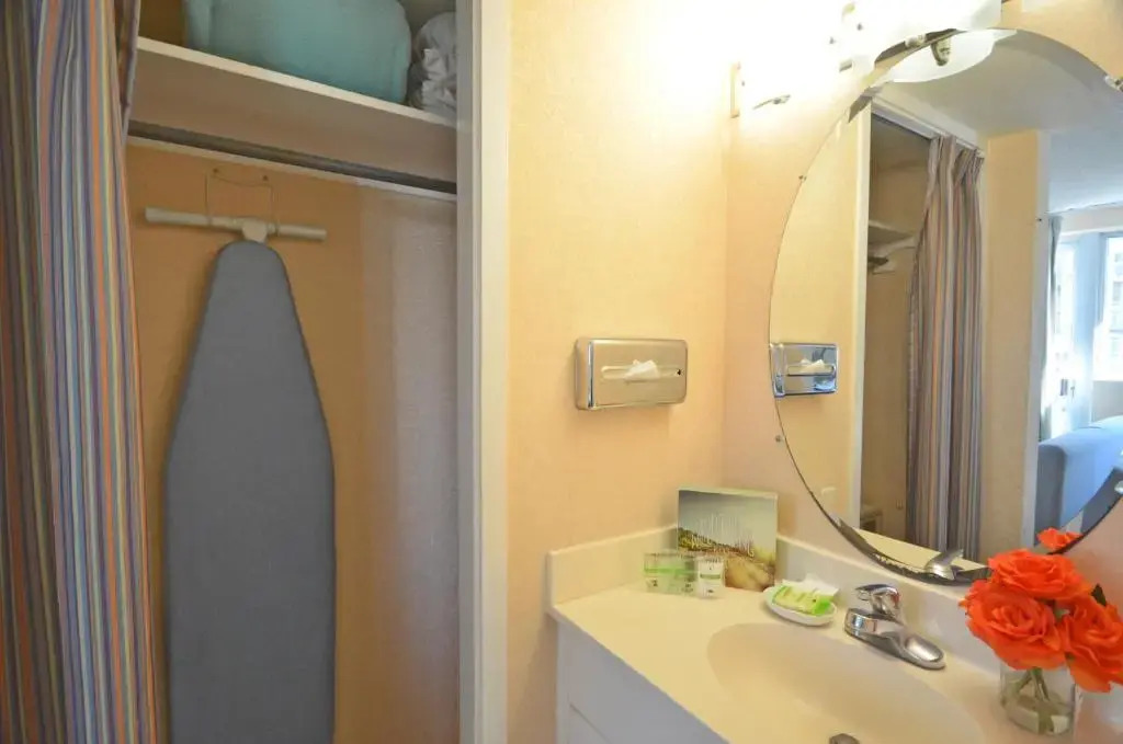 AS1209 Waikiki 444 Kanekapolei St Honolulu