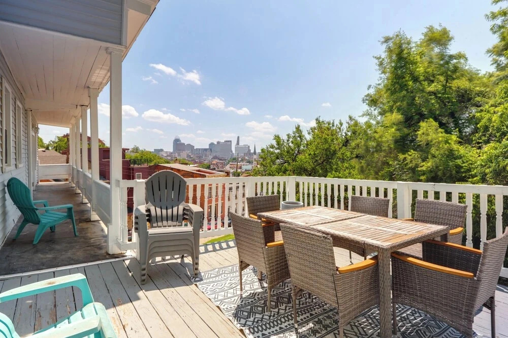 Private Deck & City Views! Spacious Cincinnati Apt
