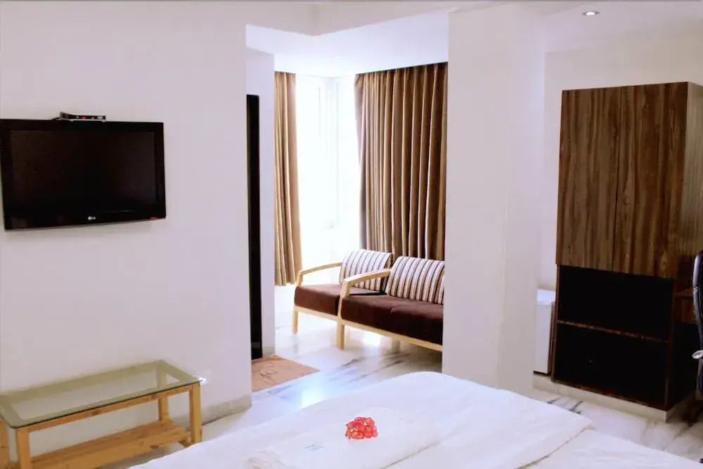 Hotel Grand Ambience
