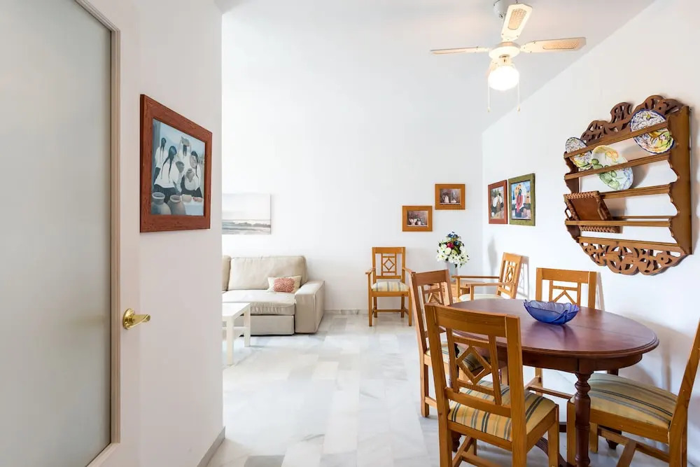 Holi-Rent Las Olas