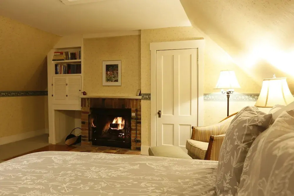 Deerfield Valley Inn - Mt Snow BnB Fireplace Rooms and Breakfast
