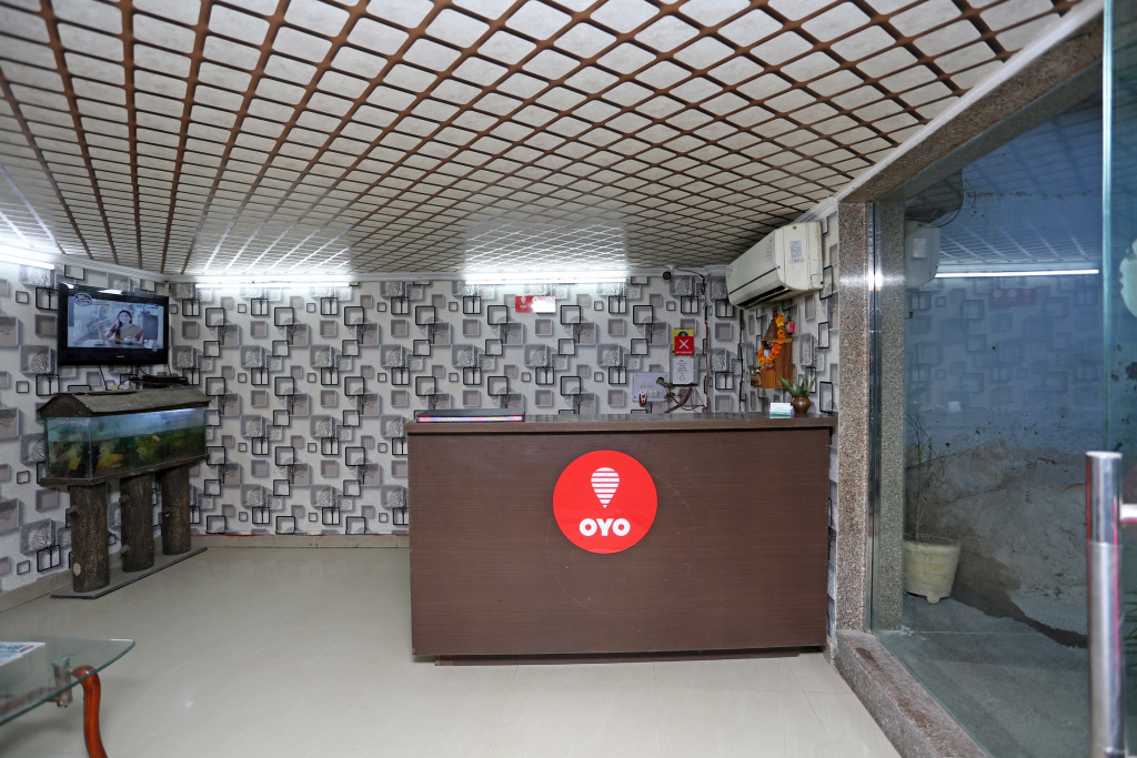 OYO 9786 Hotel Aerolook