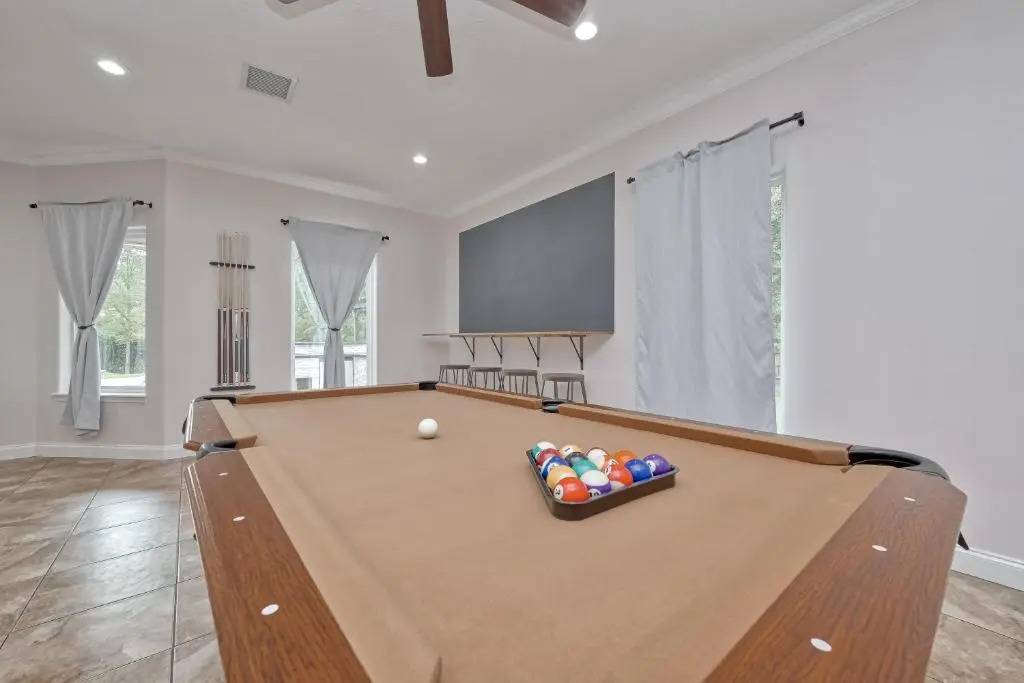 Great Escape With Private Pool and Deck