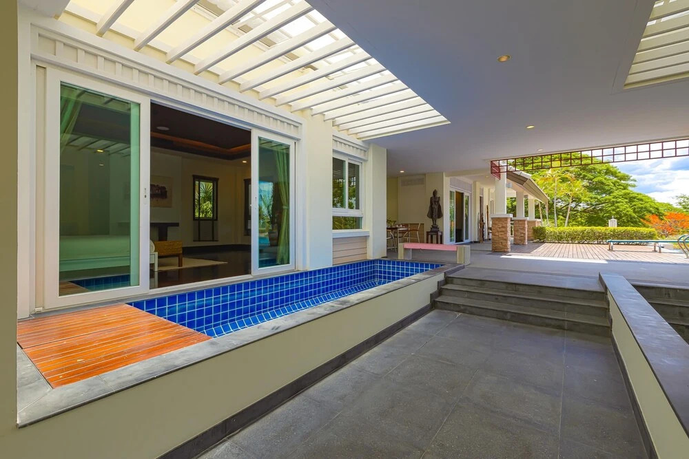 Luxury Mansion 6 BR on Golf Course JB