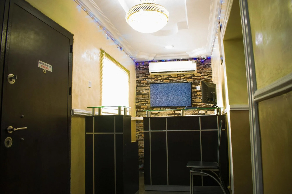 Crestviewers Hotel Ogudu