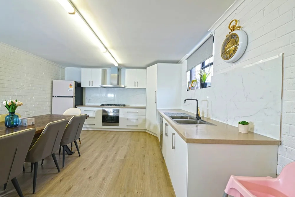 Pet Friendly Ringwood 3BR Home Parking