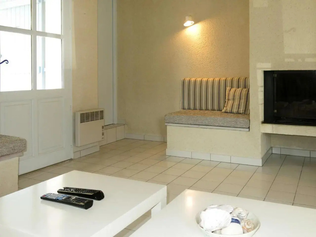 Holiday Home Les Brisans - TSM518