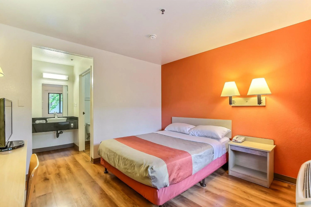 Motel 6-Pinole, CA