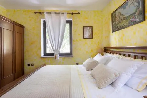 Villa EMI