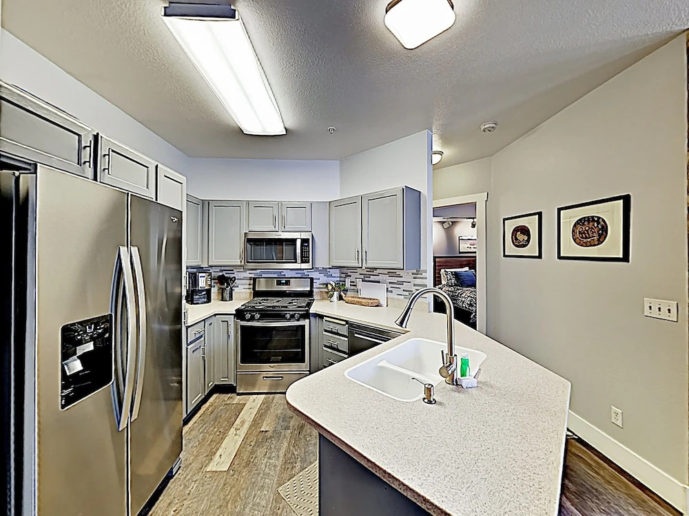 Contemporary Alpine Getaway W/ Wraparound Deck 1 Bedroom Condo
