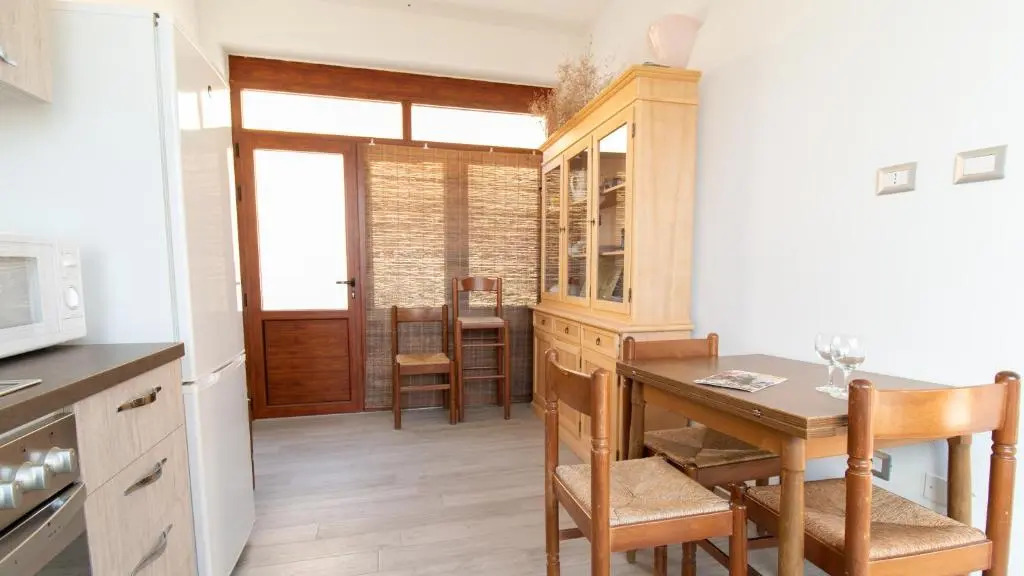 Welcomely - Yellow House