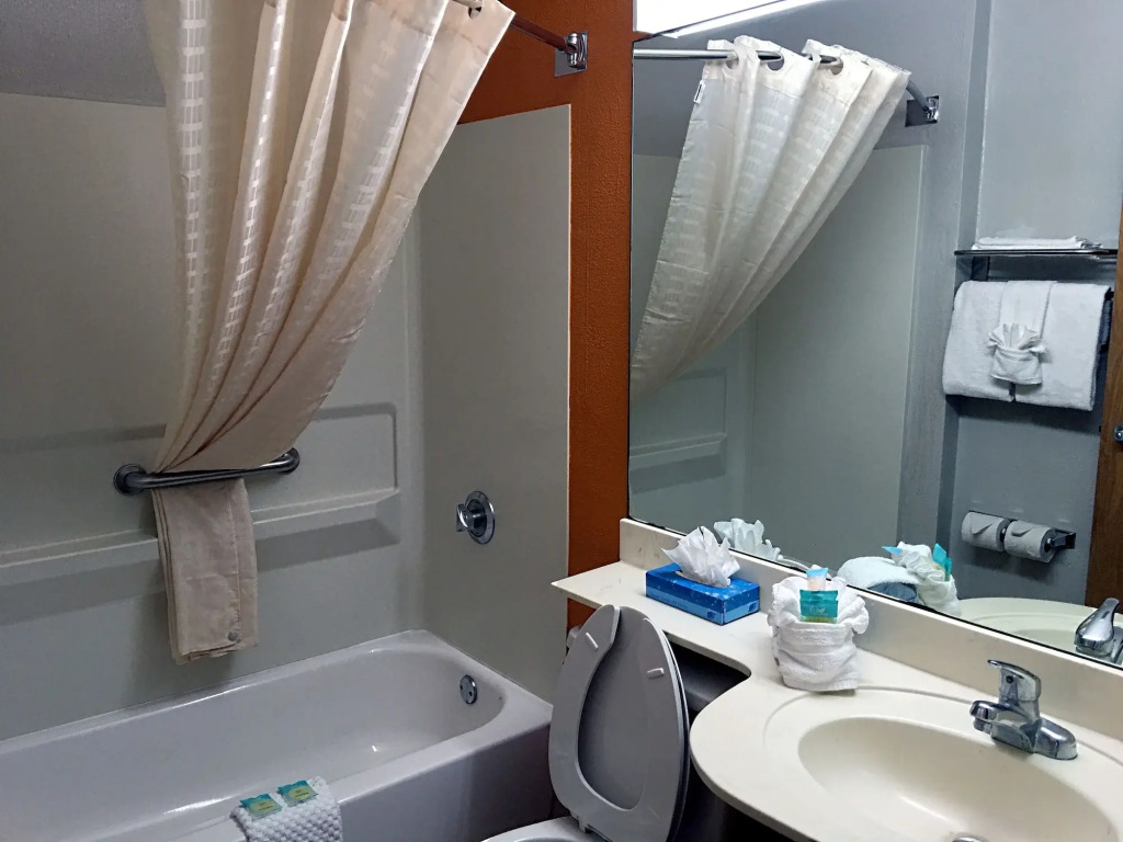 Hometown Inn & Suites Jacksonville Butler Blvd./Southpoint