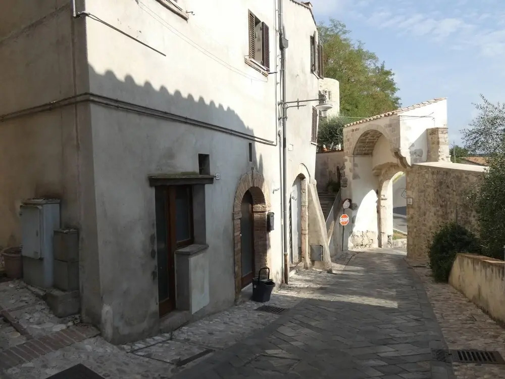 SCAPPO IN UMBRIA, Porta Leone