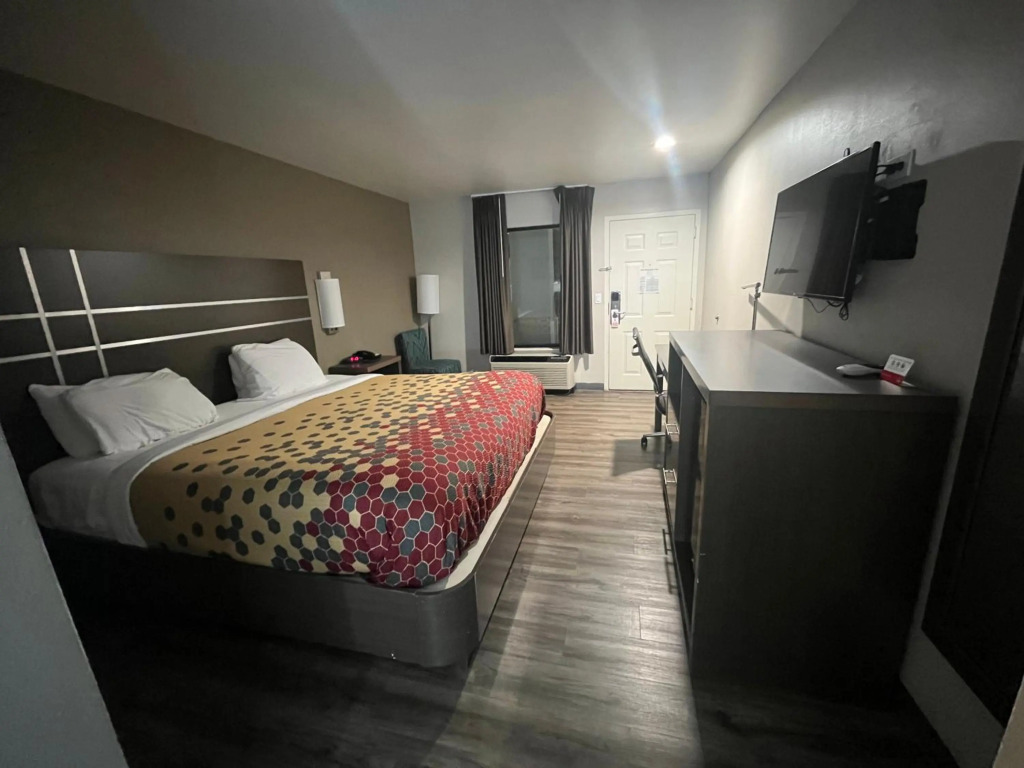 Econo Lodge Inn & Suites Murfreesboro Shopping District