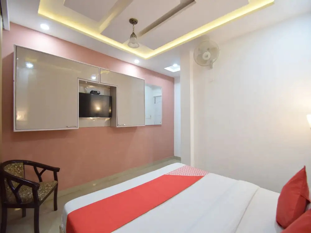 OYO 12066 Hotel Gellasenheit