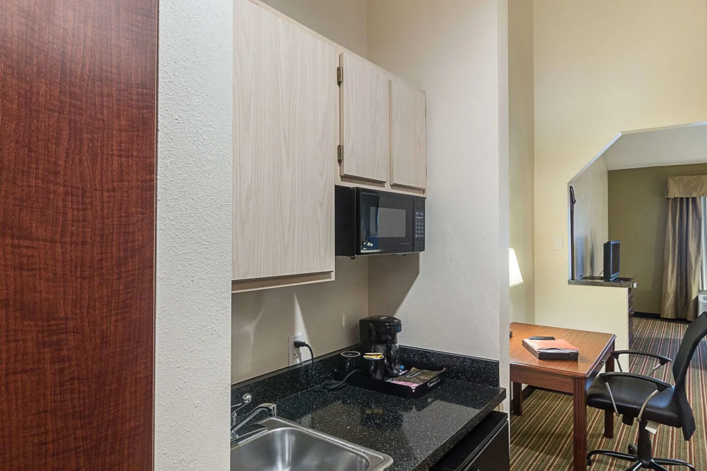 Quality Inn & Suites West Chase