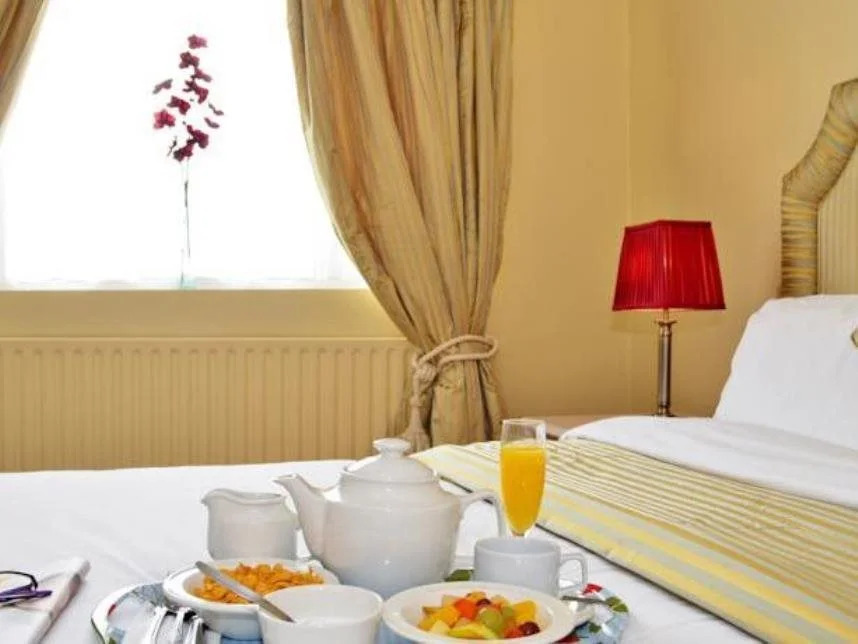 Longford Arms Hotel