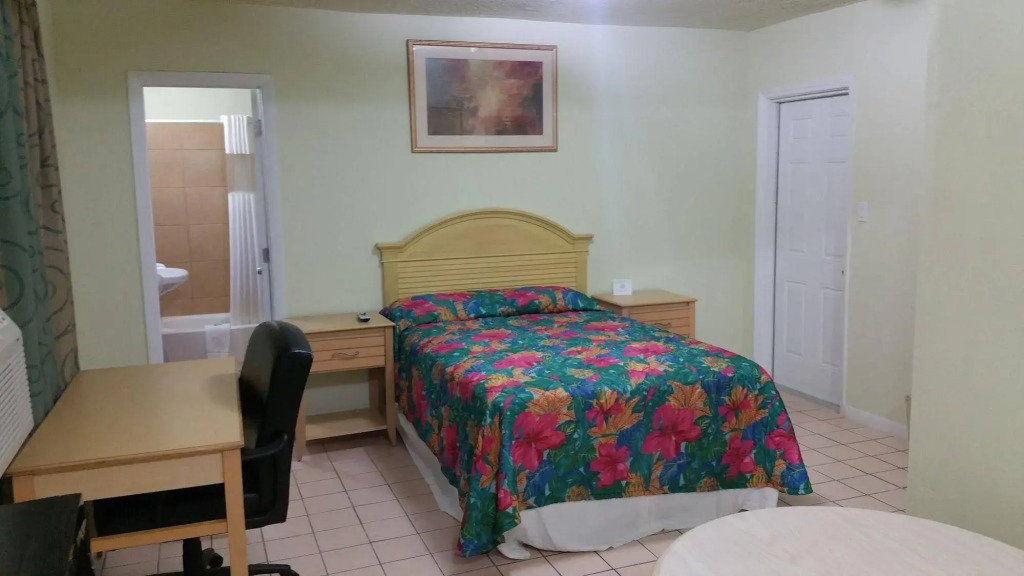 Travelers Inn - Clearwater