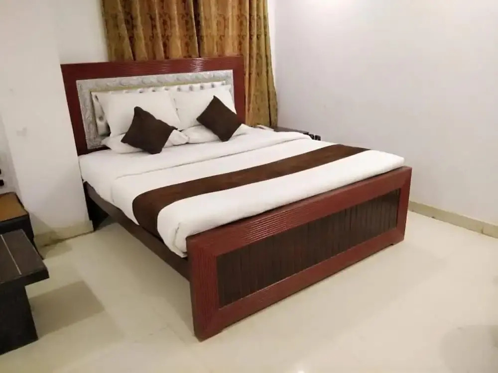 The Rich Hotel