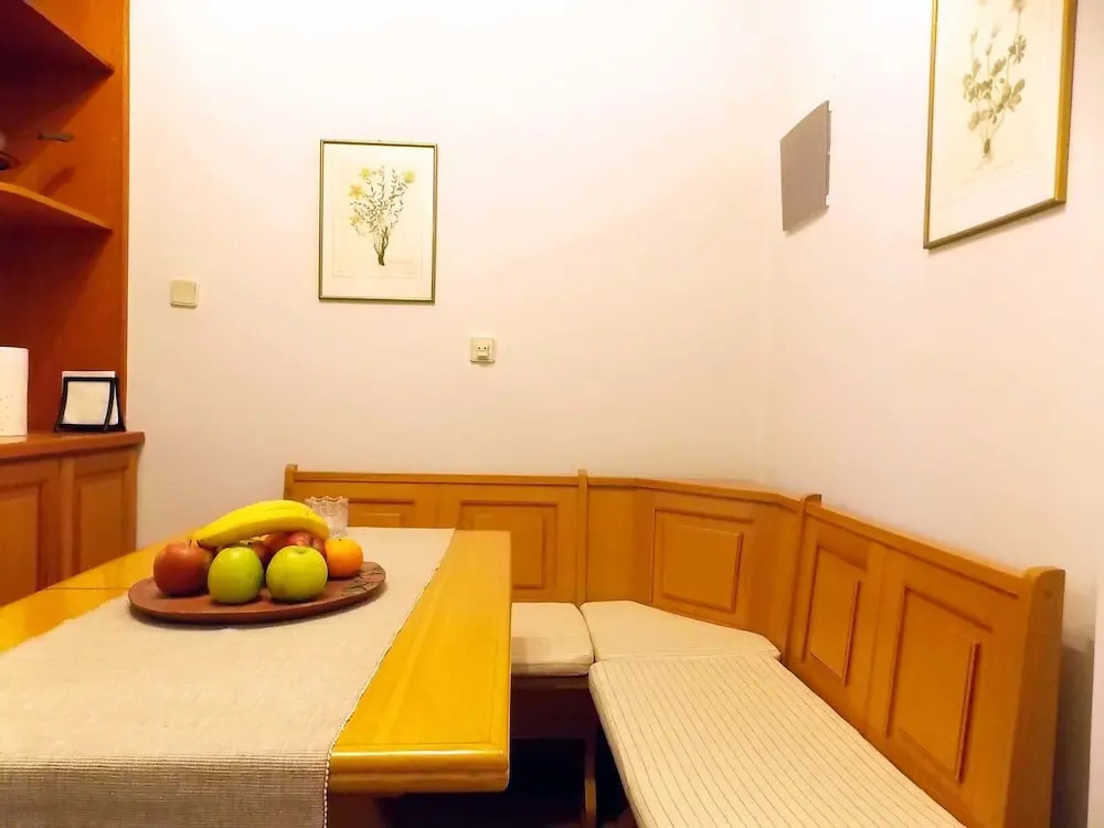 Glyfada Spacious Apartment Garden