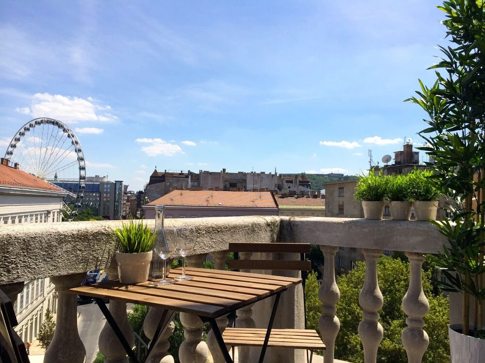 Hi5 Apartments - Ruin Bar District