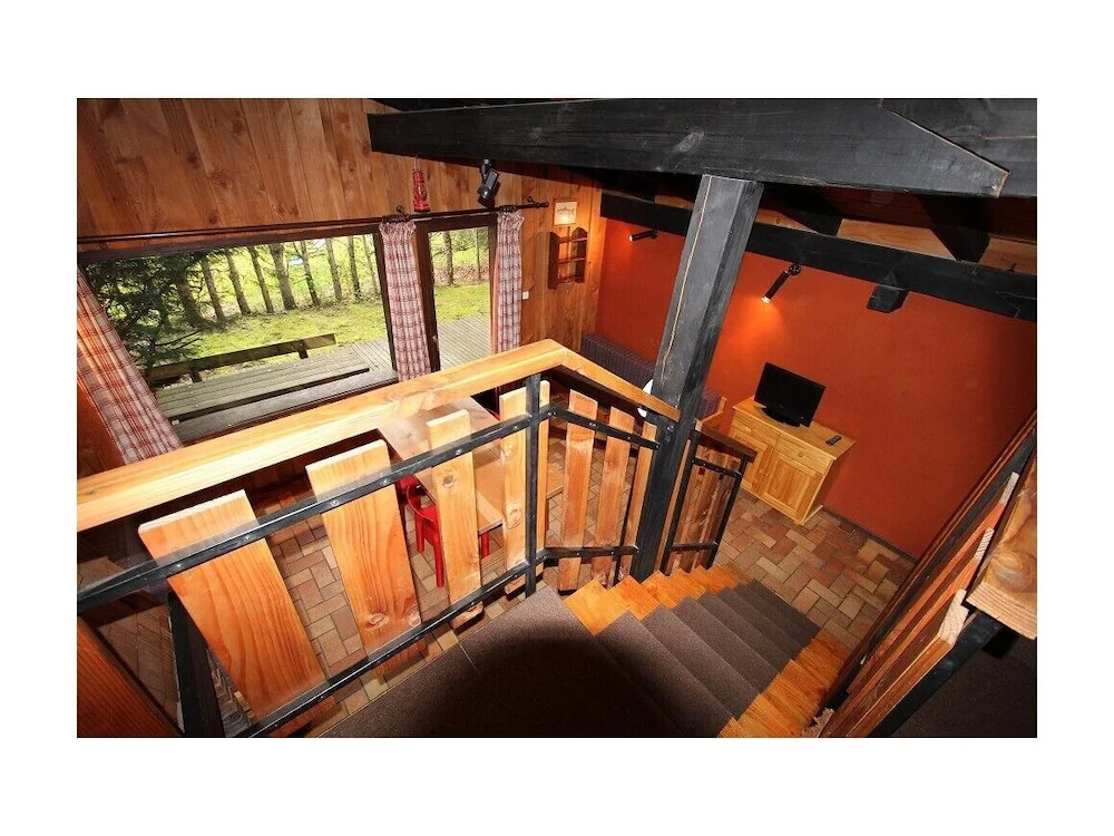 LA POMME DE PIN 1 Appartement avec terrasse