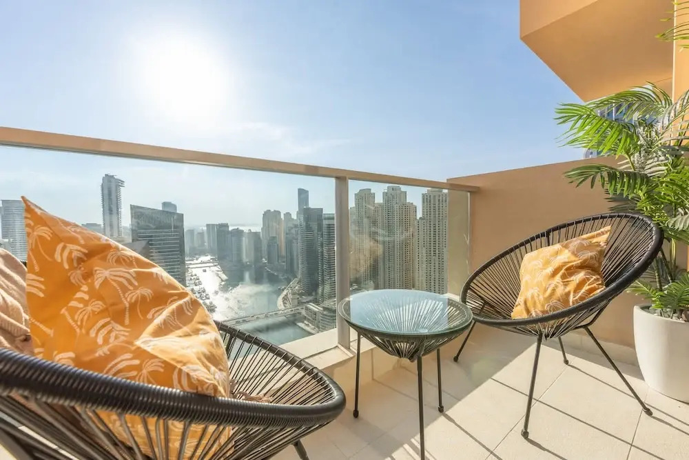 Grand Stay in This 1 Bedroom Flat That Sleeps 4