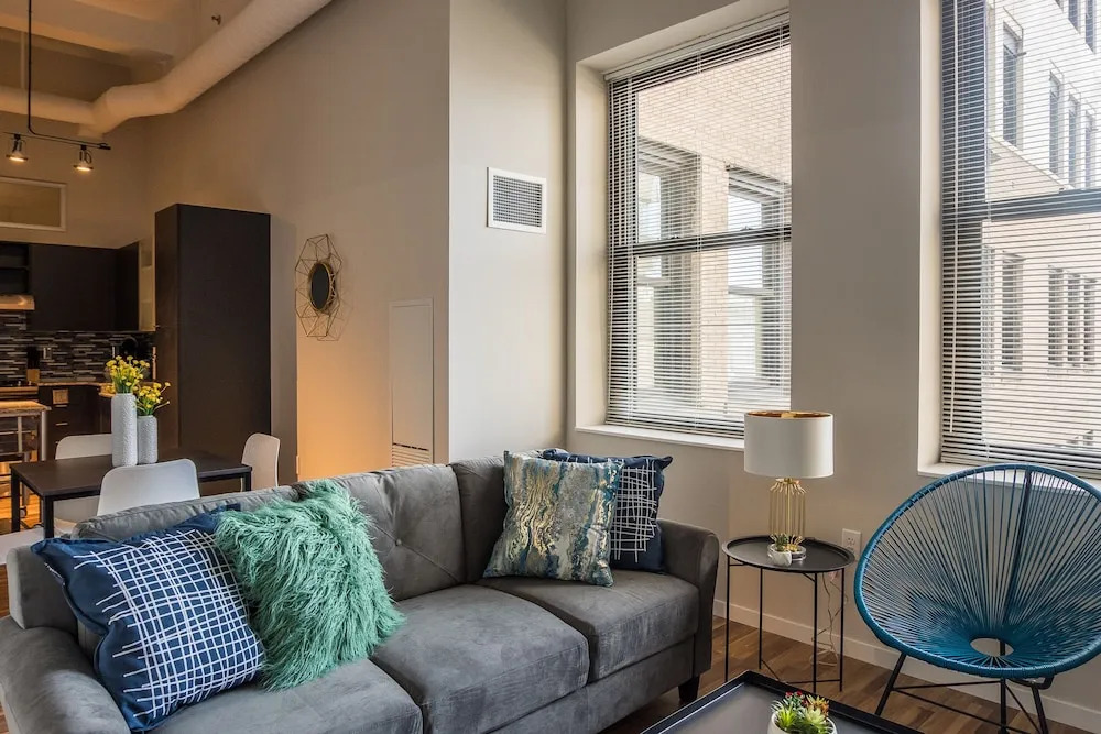 1 BR & 2 BR Apt in Central Business District by Frontdesk