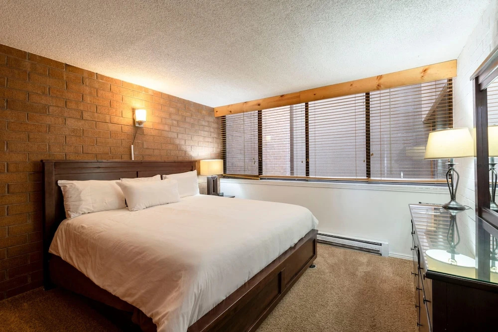 Park Avenue 1 Bedroom Condominiums