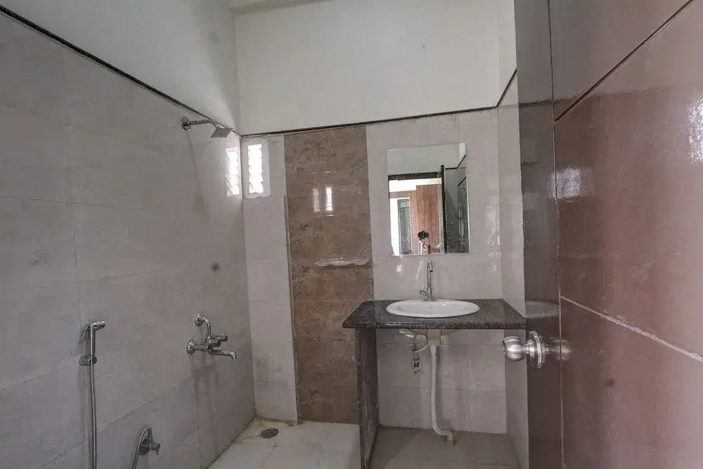 Kruthika Comforts By OYO Rooms