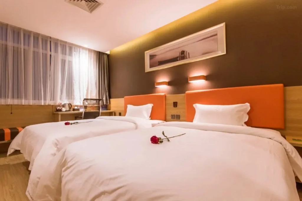 7-day Youpin Hotel (Beijing langxinzhuang metro station store)