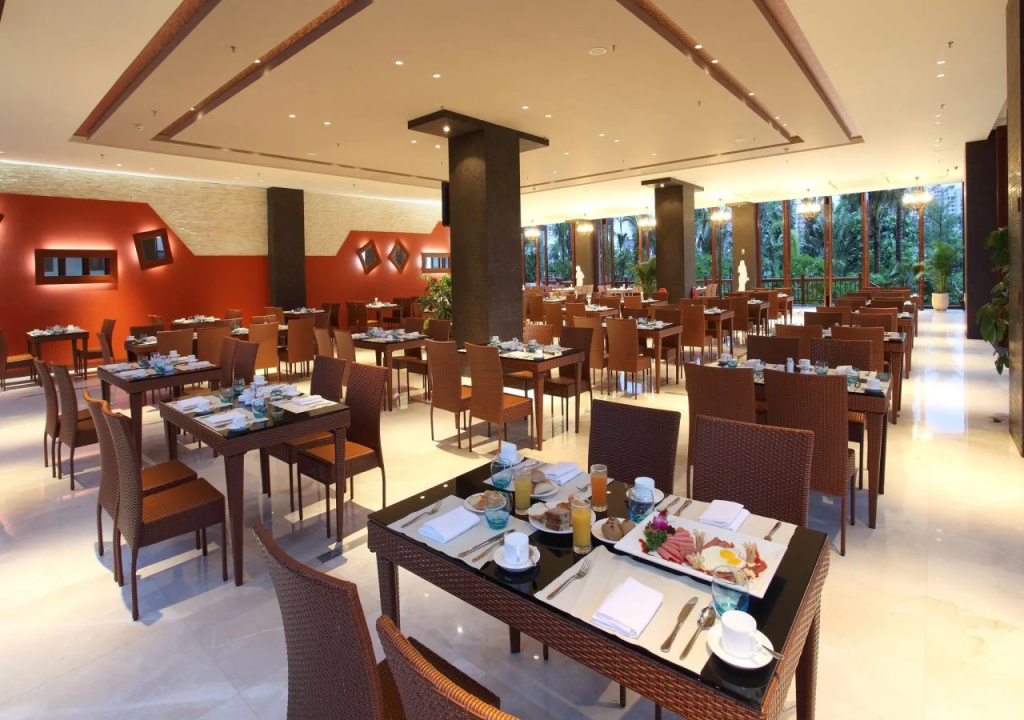 La Costa Hotel
