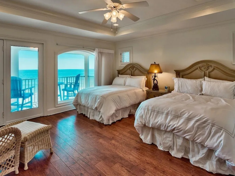 Stunning Views! 9BR Gulf Front Home, Pool, Elevator, Pool Table