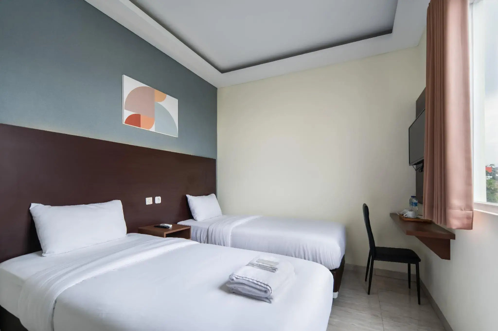 West Inn Cihampelas