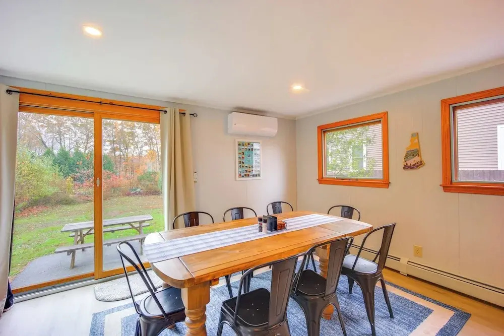 Comfortable Lincoln Home: Walk to Main Street!