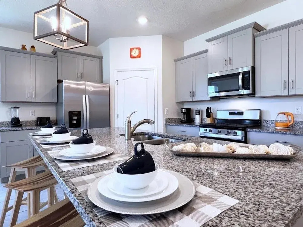 Beautiful 5 Bed Pool Home With Game Room-7543ol 5 Bedroom Home