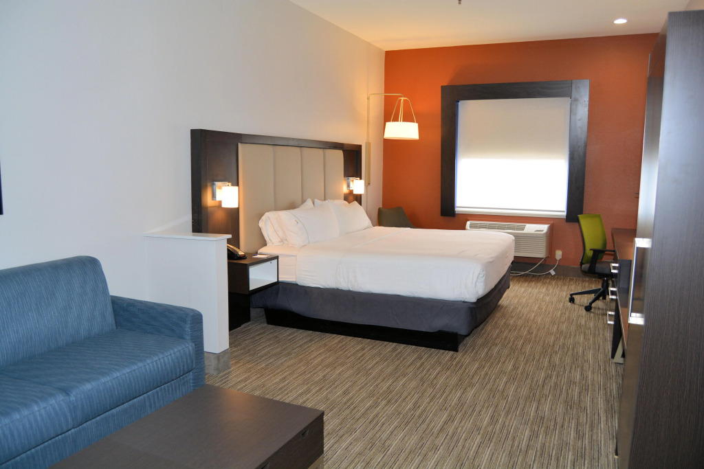 Holiday Inn Express & Suites by IHG