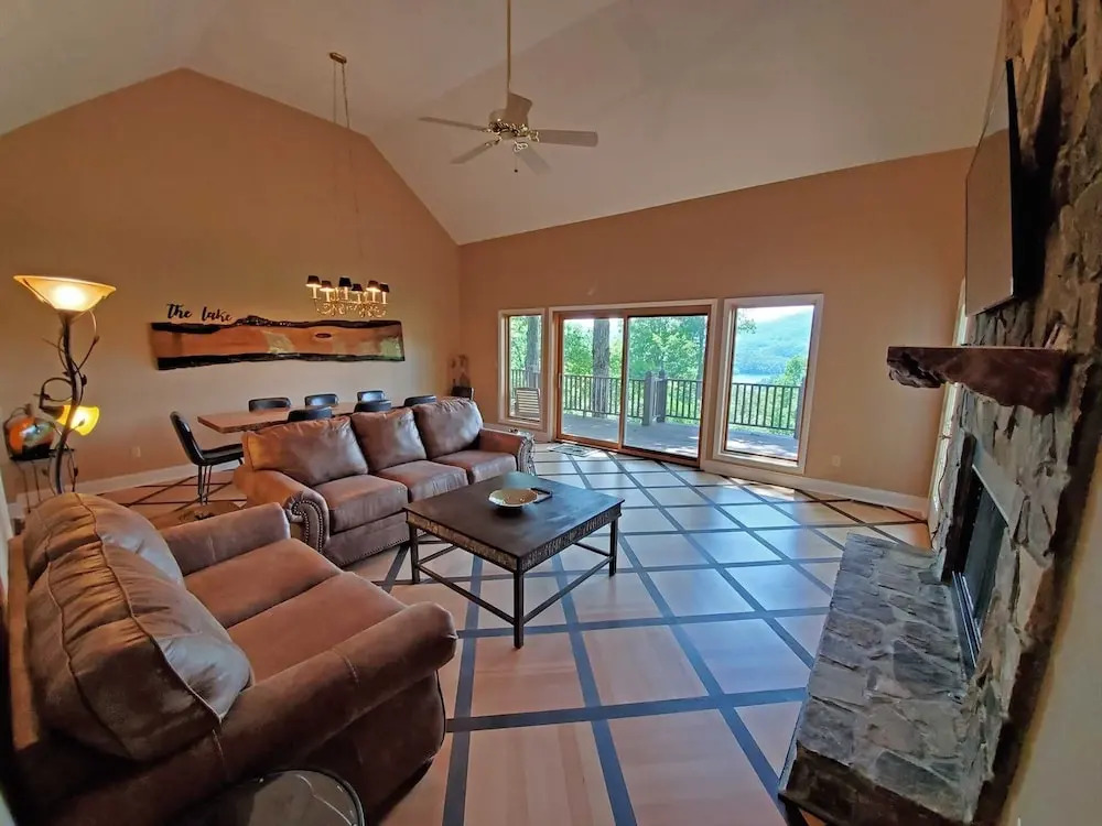 Fontana Lakeview Escape 4 Bedroom Home