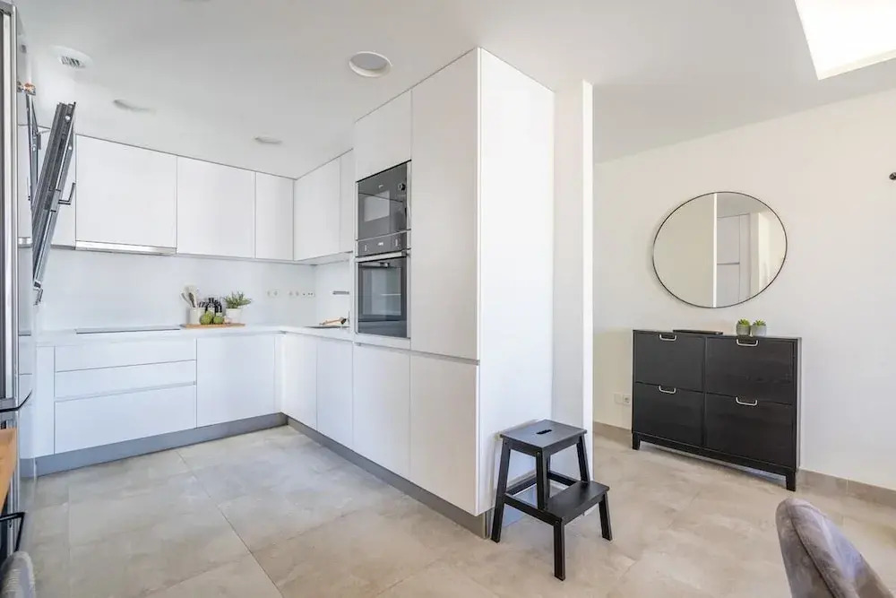 Inf2.6f - Modern and Bright City Apartment