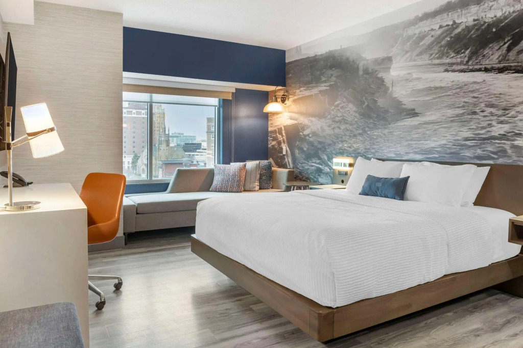 Cambria Hotel Niagara Falls