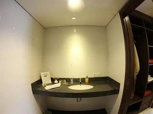 MG Suites Apt 19