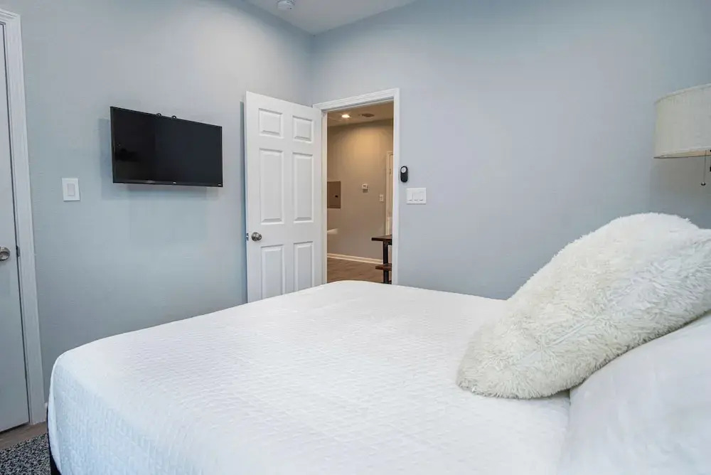 Don't Miss Dynamic 4br/2ba Near Jolly Riverwalk